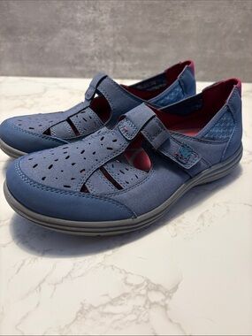 Aravon Blue suede Mary Jane flats size 6.5 with Pink Lining excellent used shoes